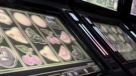 VIDEO 1 din 4 liceeni joacă la păcănele. Adolescenții încep să fie tot mai familiari cu jocurile de noroc
